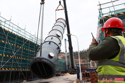 湖南石化技術(shù)升級改造項目實現(xiàn)新年“開門紅”，首批關(guān)鍵大件設(shè)備成功吊裝就位