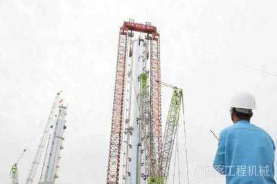 中聯重科ZCC12500履帶吊 擎天巨臂，力擎超級石化工程新紀元